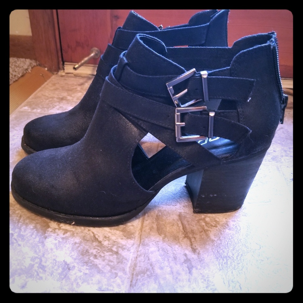 Black size 9 booties